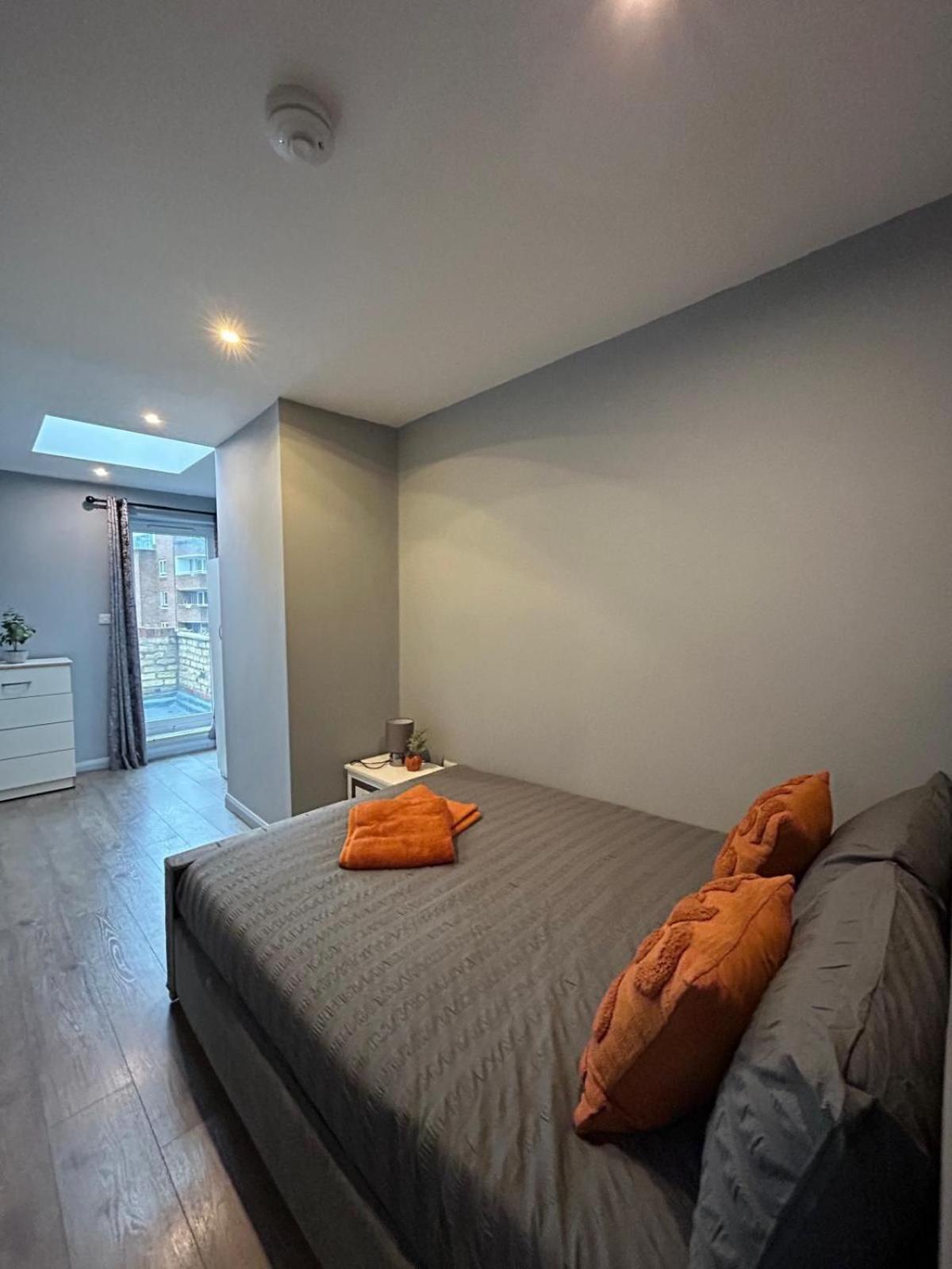 2 Bedroom Flat In Euston 2 Mins Away From Station, No Lift Londen Buitenkant foto