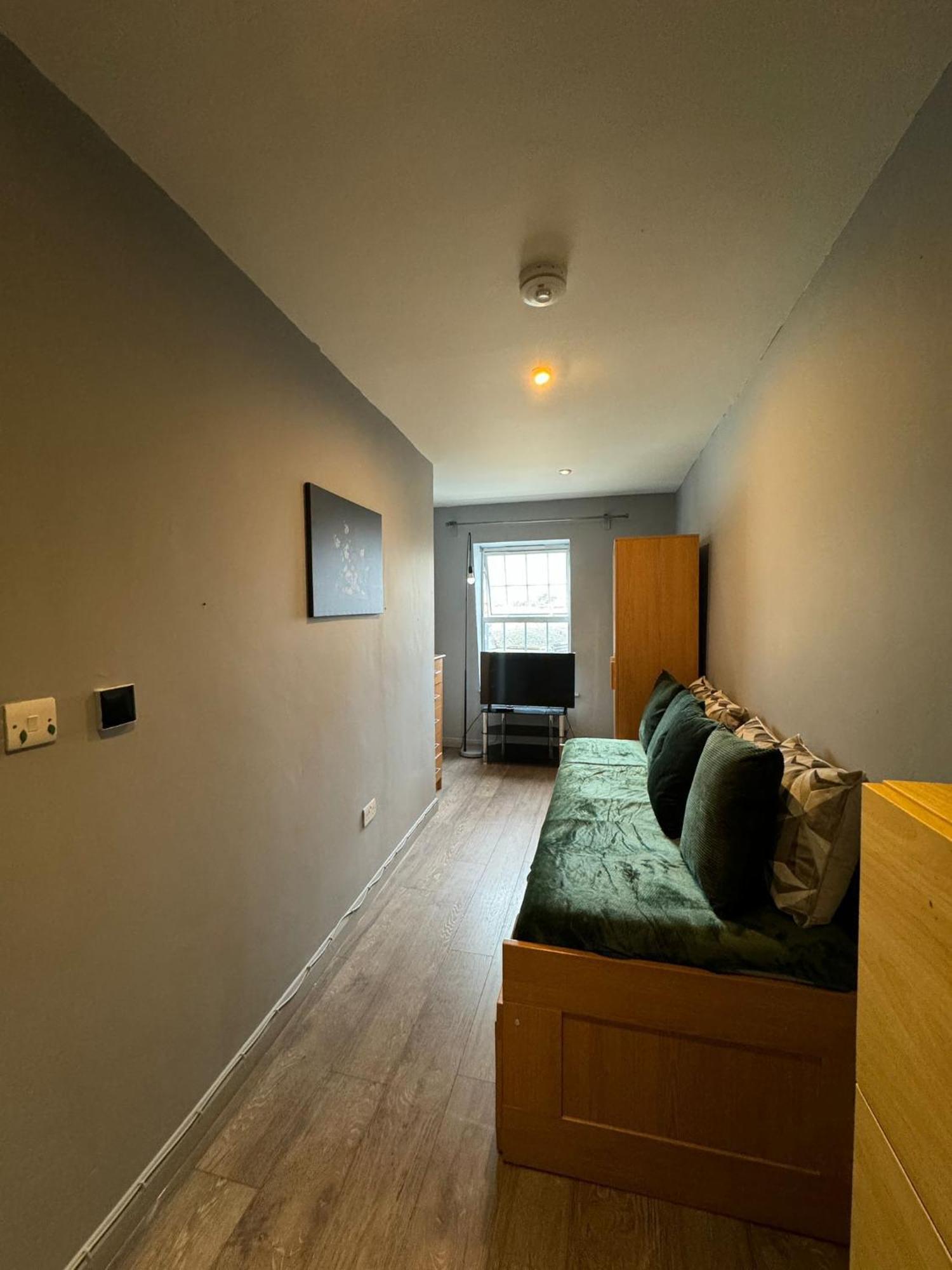 2 Bedroom Flat In Euston 2 Mins Away From Station, No Lift Londen Buitenkant foto